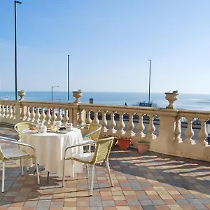  Holiday home The Grand Terrace